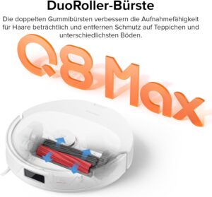 Roborock Q8 Max Staubsauger-Roboter auf einem modernen Parkettboden, der mit der DuoRoller-Bürste arbeitet.